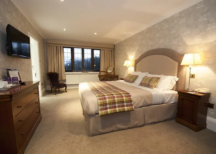 فندق وسبا نيذر وود