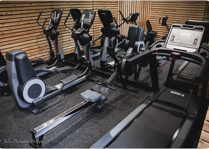 فندق وسبا نيذر وود 3*